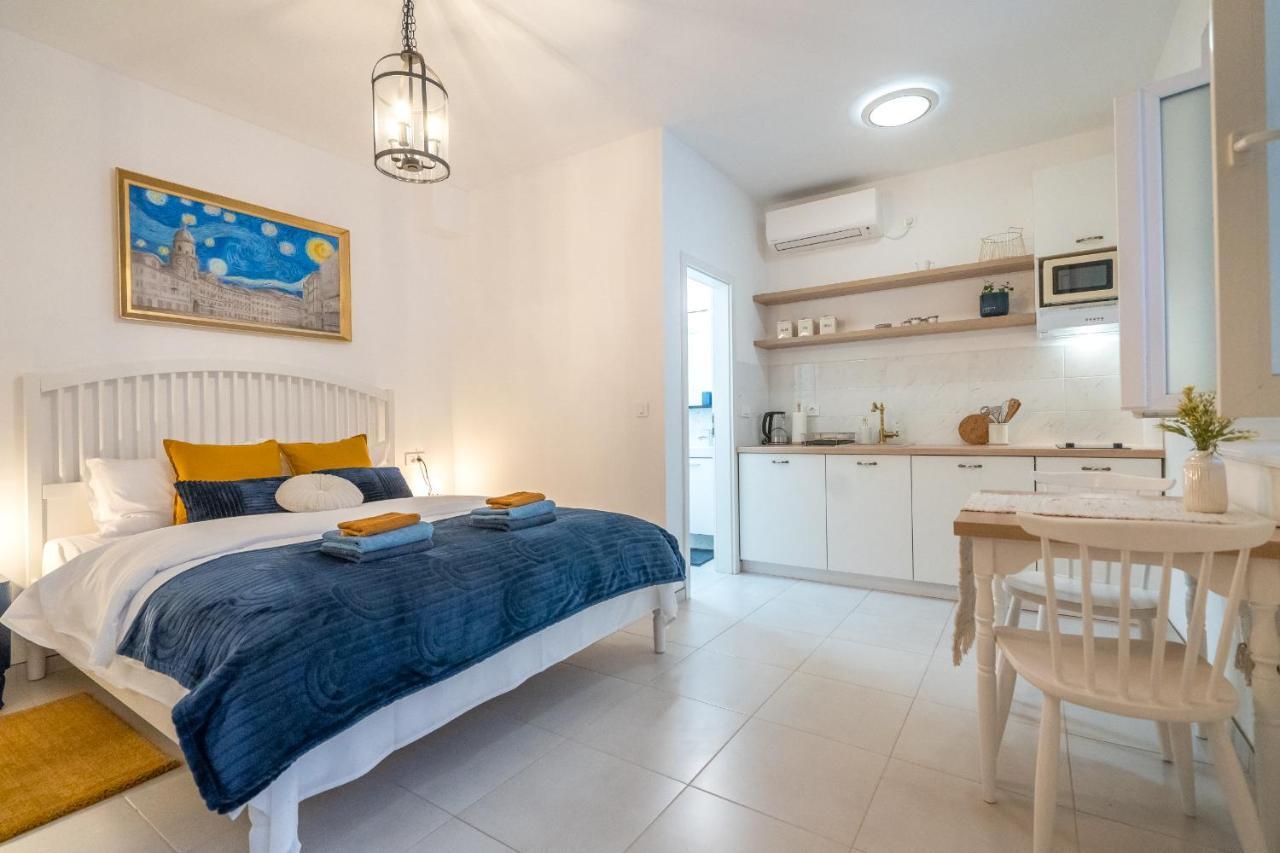 Starry Night Studio Apartment Rijeka Exteriör bild